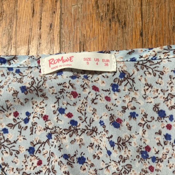 Shein cross over crop top - Picture 3 of 5